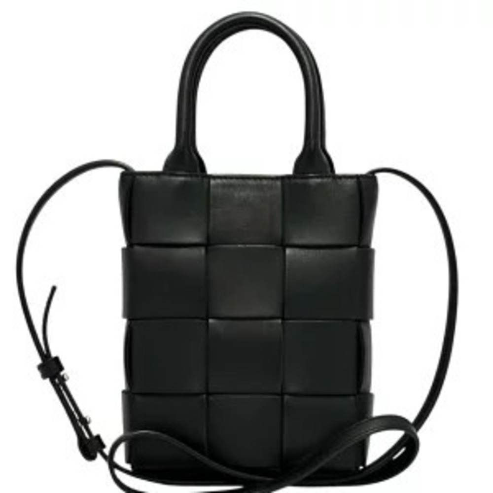 Bottega Veneta Cassette Bag Maxi Intrecciato Black Leather